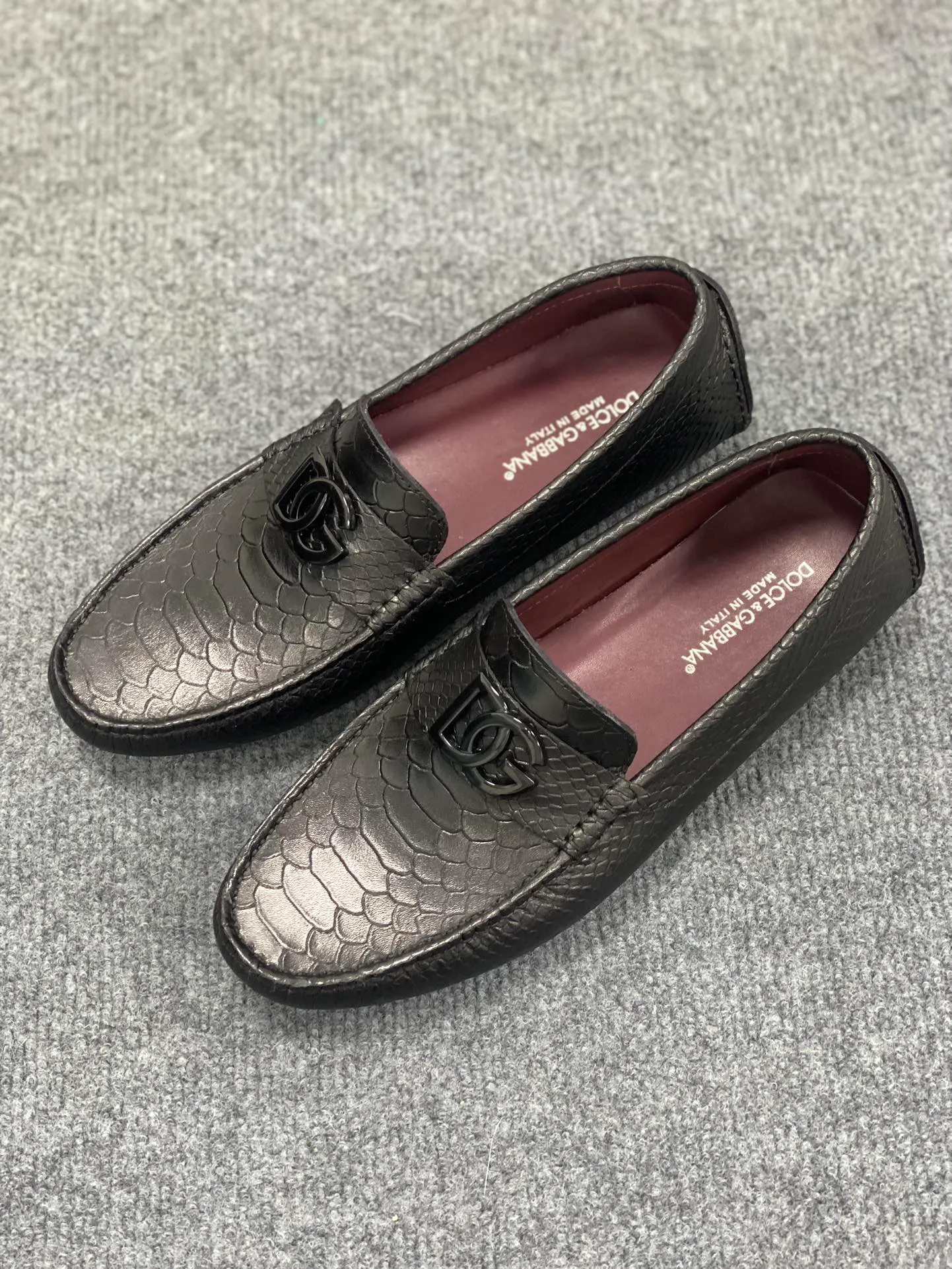 Men's Men's Shoes Men's Men's Shoes 💰700 new style "DG Duban Spring New Casual Driving Shoes" latest hot style, top brand luxury ~ purchasing agency, top quality ~.  The upper is made of imported original cowhide with fine workmanship. The original stylish and stylish soft rubber wear-resistant and non-slip outsole is light and comfortable on the feet. The real thing looks better in real life, 38-45